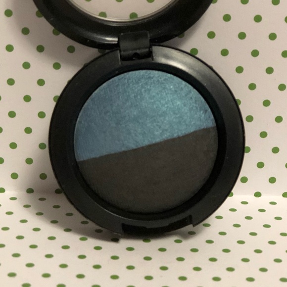 MAC Mineralize Eye Shadow • Heaven & Earth - Picture 1 of 2